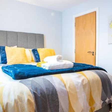Newly Furnished Appartment Near Train Station Вулвергемптон Екстериор снимка