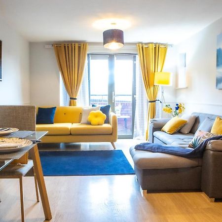 Newly Furnished Appartment Near Train Station Вулвергемптон Екстериор снимка