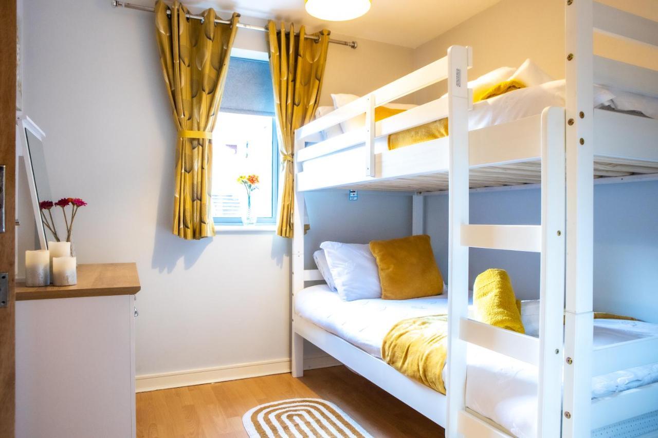 Newly Furnished Appartment Near Train Station Вулвергемптон Екстериор снимка