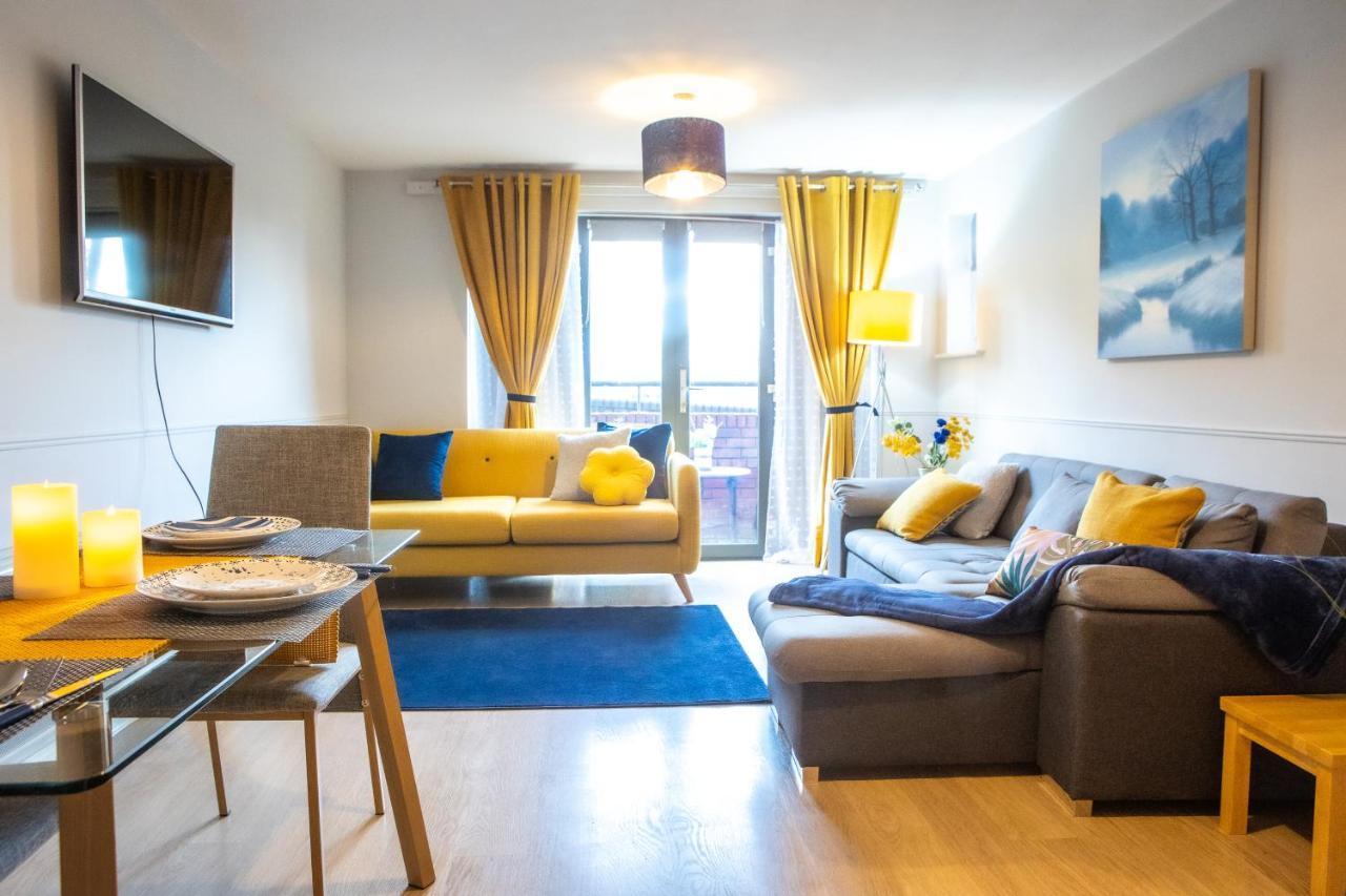 Newly Furnished Appartment Near Train Station Вулвергемптон Екстериор снимка