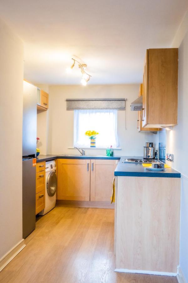 Newly Furnished Appartment Near Train Station Вулвергемптон Екстериор снимка
