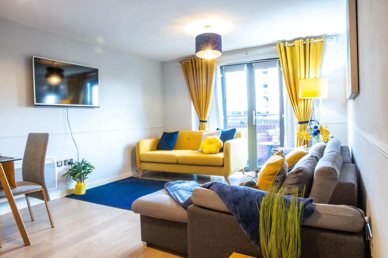 Newly Furnished Appartment Near Train Station Вулвергемптон Екстериор снимка
