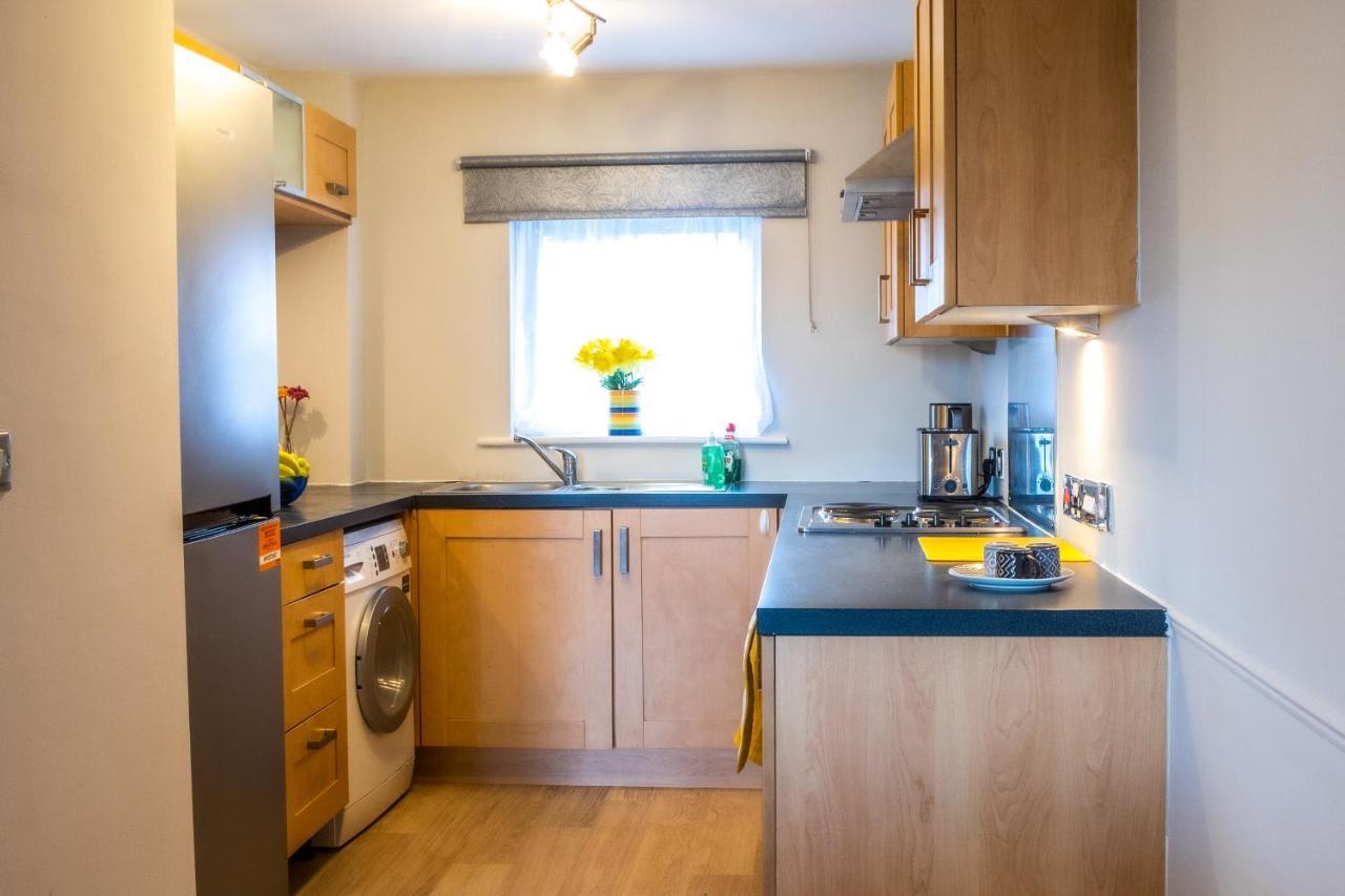 Newly Furnished Appartment Near Train Station Вулвергемптон Екстериор снимка